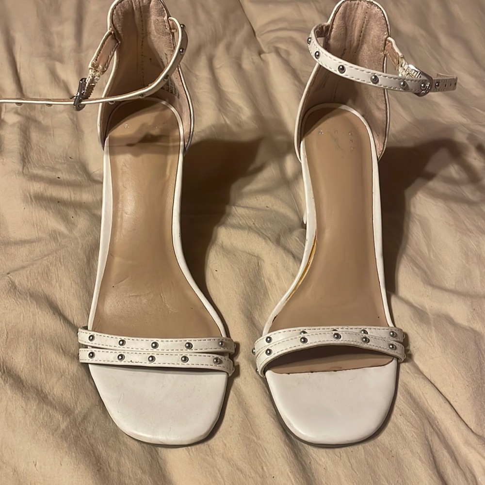White small heels size 6 very comfortable